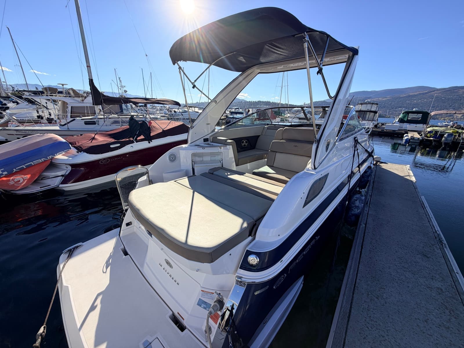 2014 Regal 28 Express - Photo 7