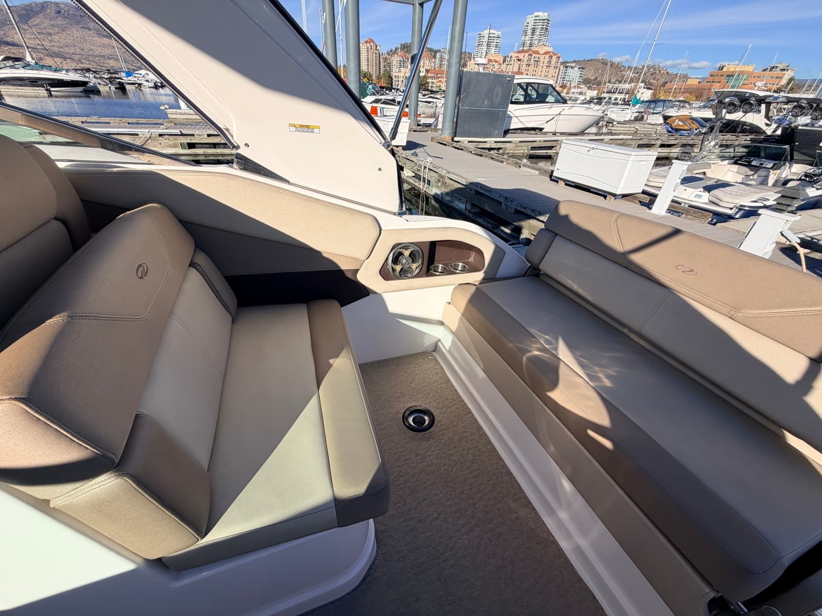 2014 Regal 28 Express - Photo 13