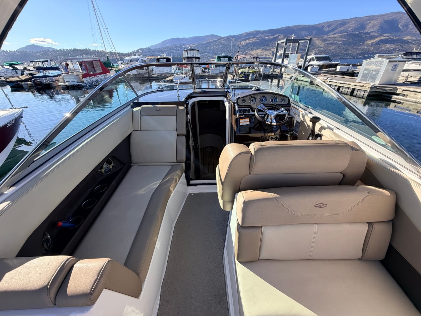 2014 Regal 28 Express - Photo 16