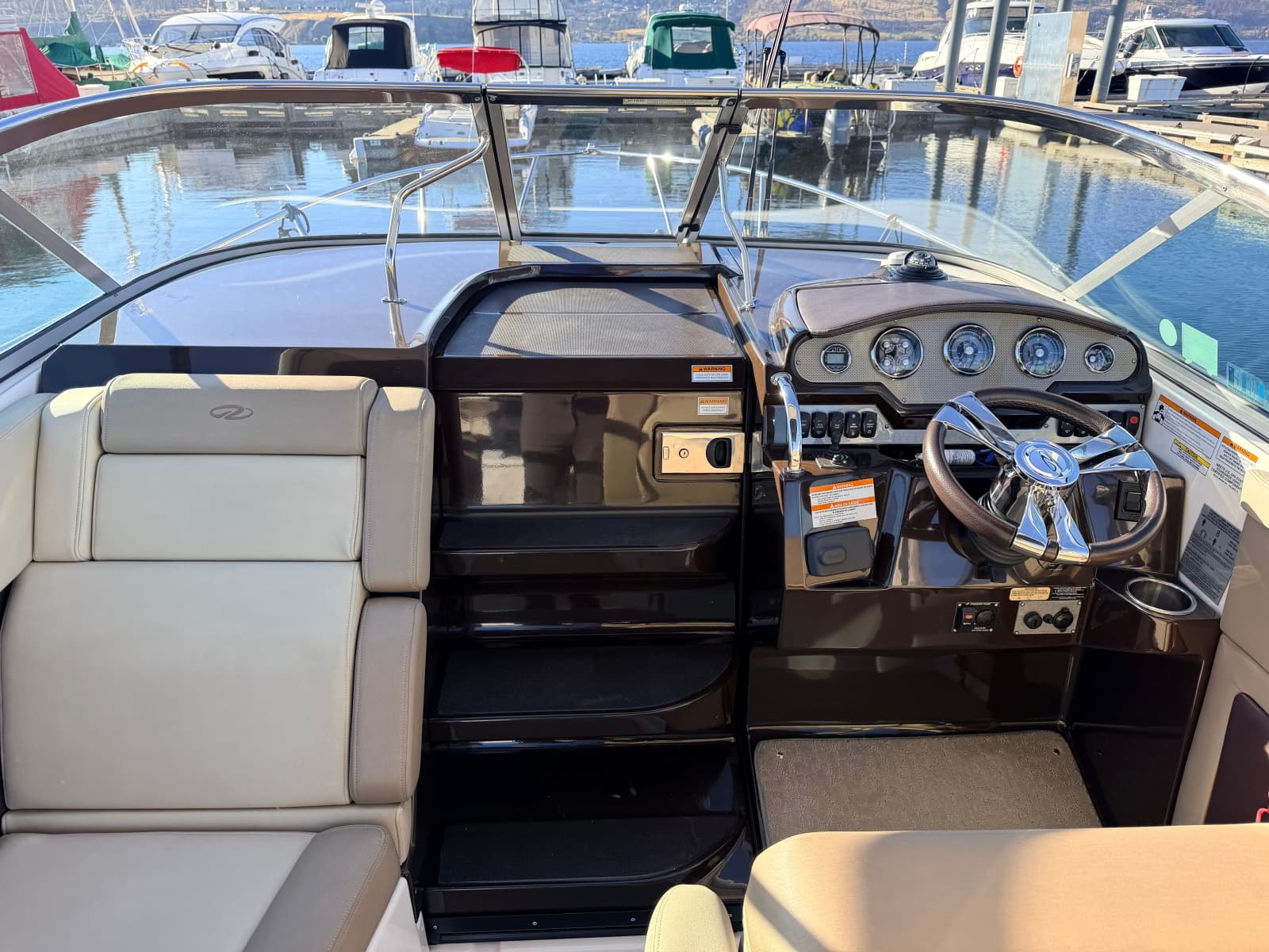 2014 Regal 28 Express - Photo 17