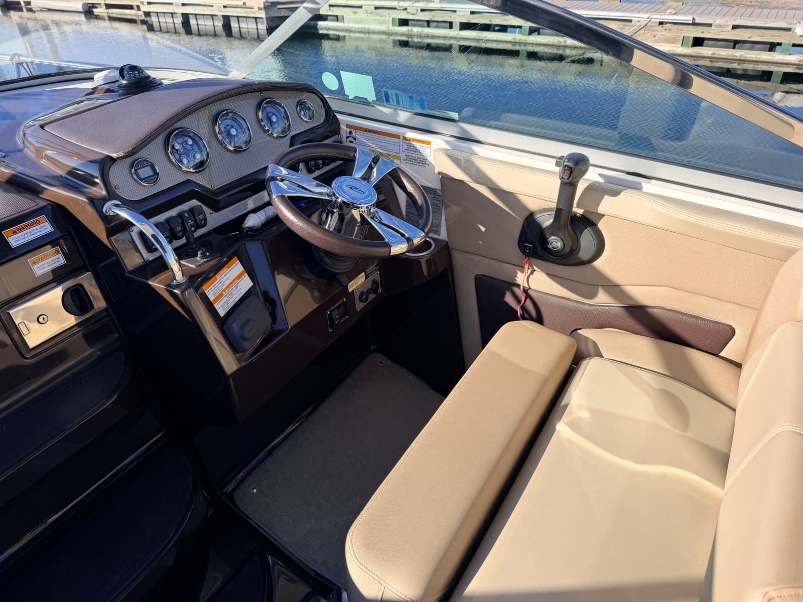 2014 Regal 28 Express - Photo 24