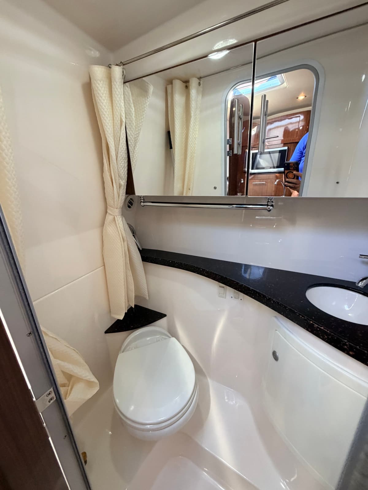 2014 Regal 28 Express - Photo 48
