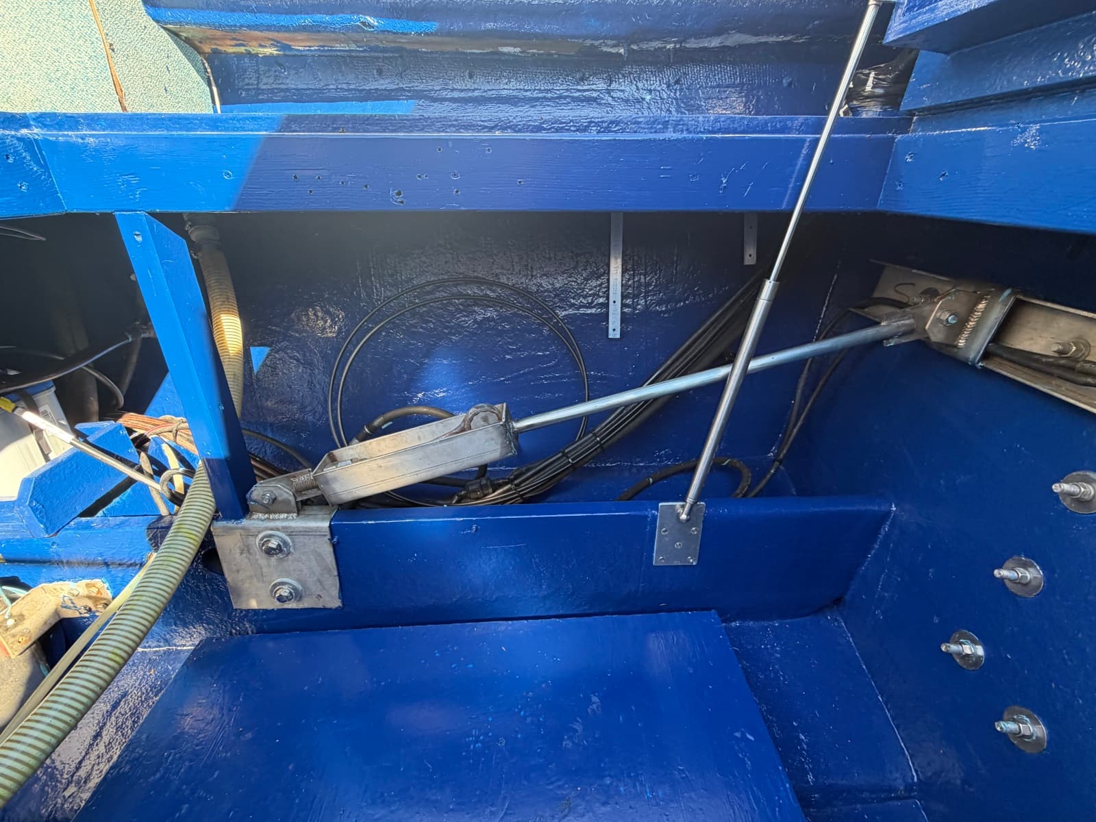 1974 Fiberform Sportfisher 31 - Photo 15