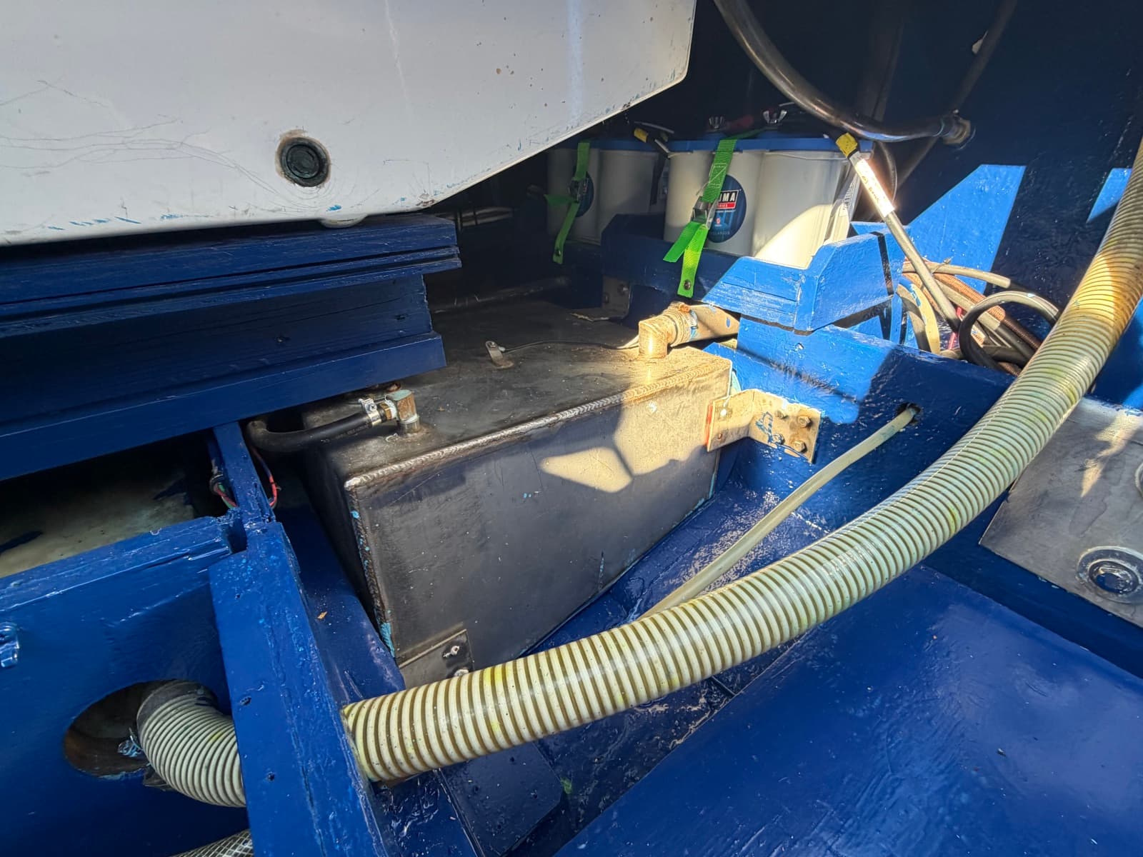 1974 Fiberform Sportfisher 31 - Photo 17