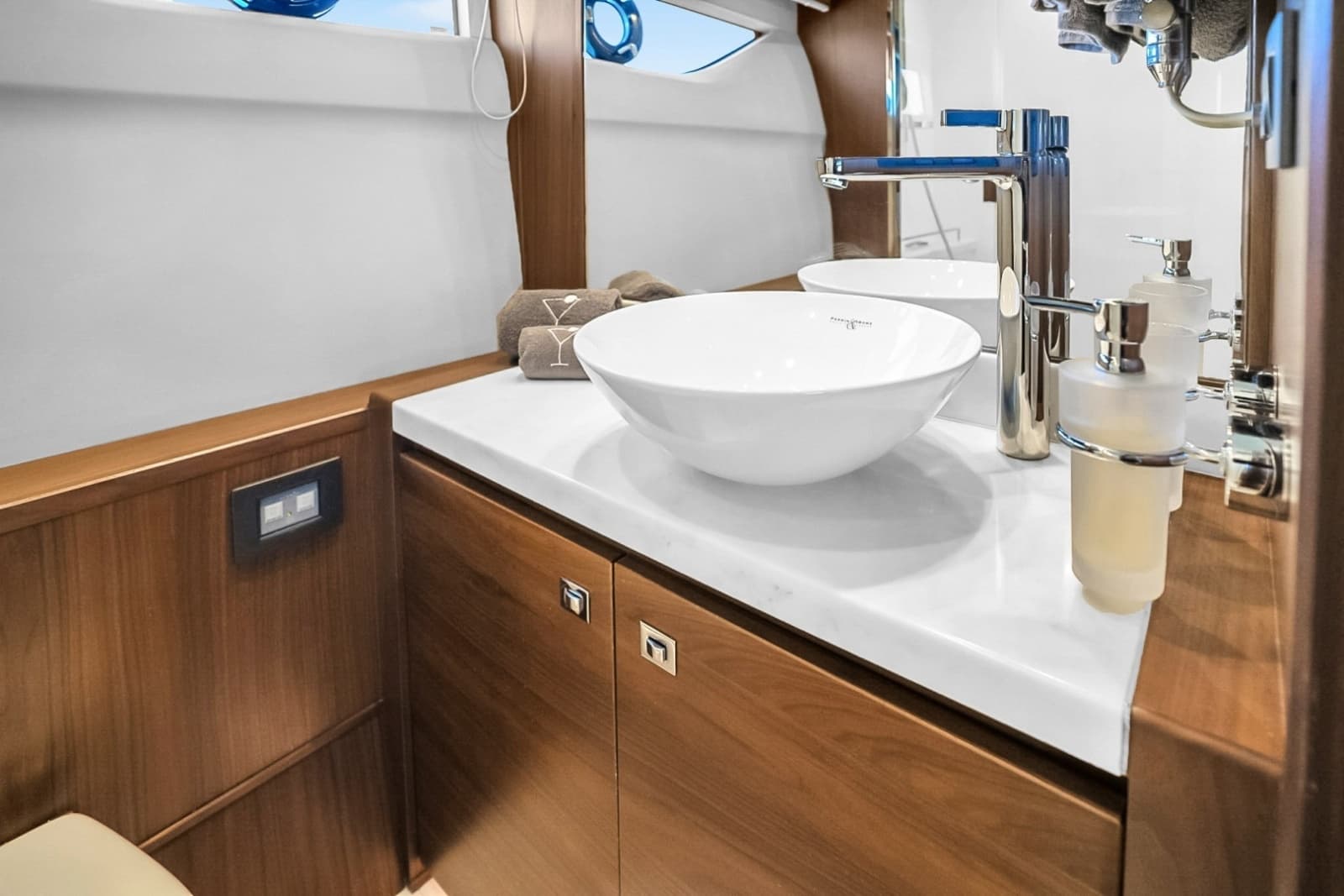 2016 Princess V58 - Photo 38