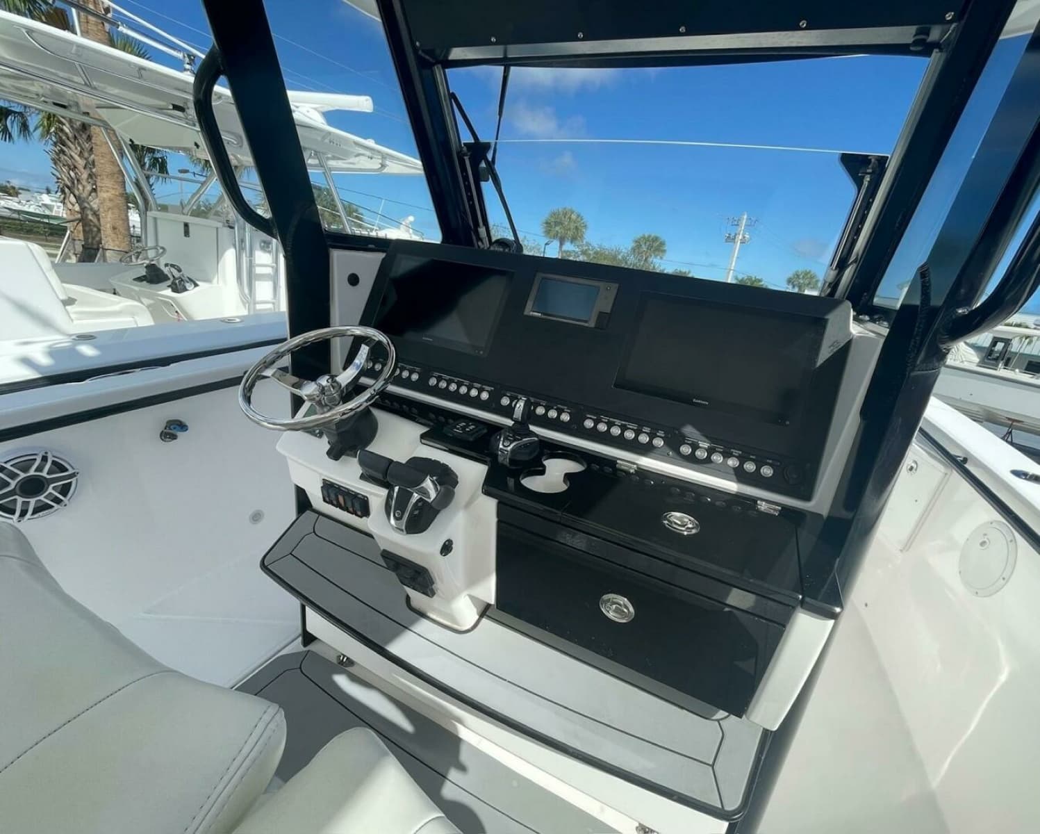 2022 Everglades 335 Center Console - Photo 26