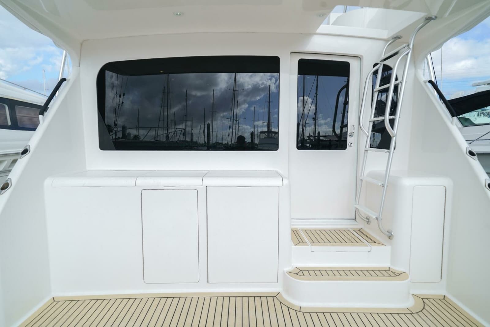 2007 Viking 45 Convertible - Photo 23