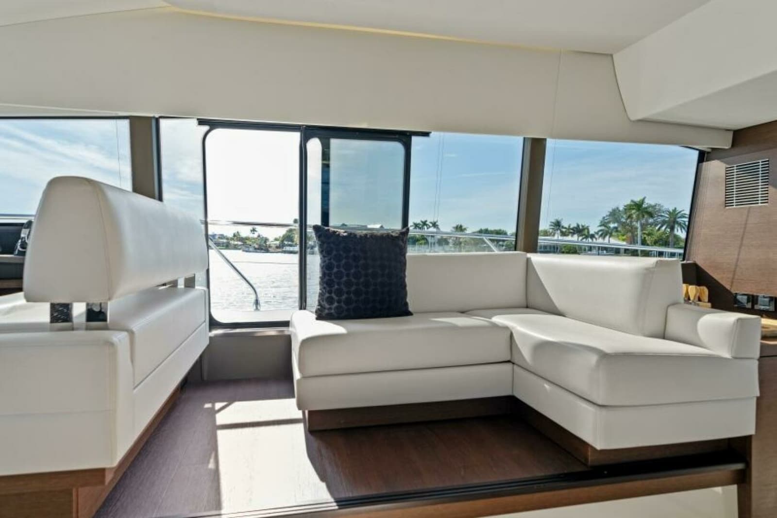 2020 Prestige 520 Flybridge - Photo 14
