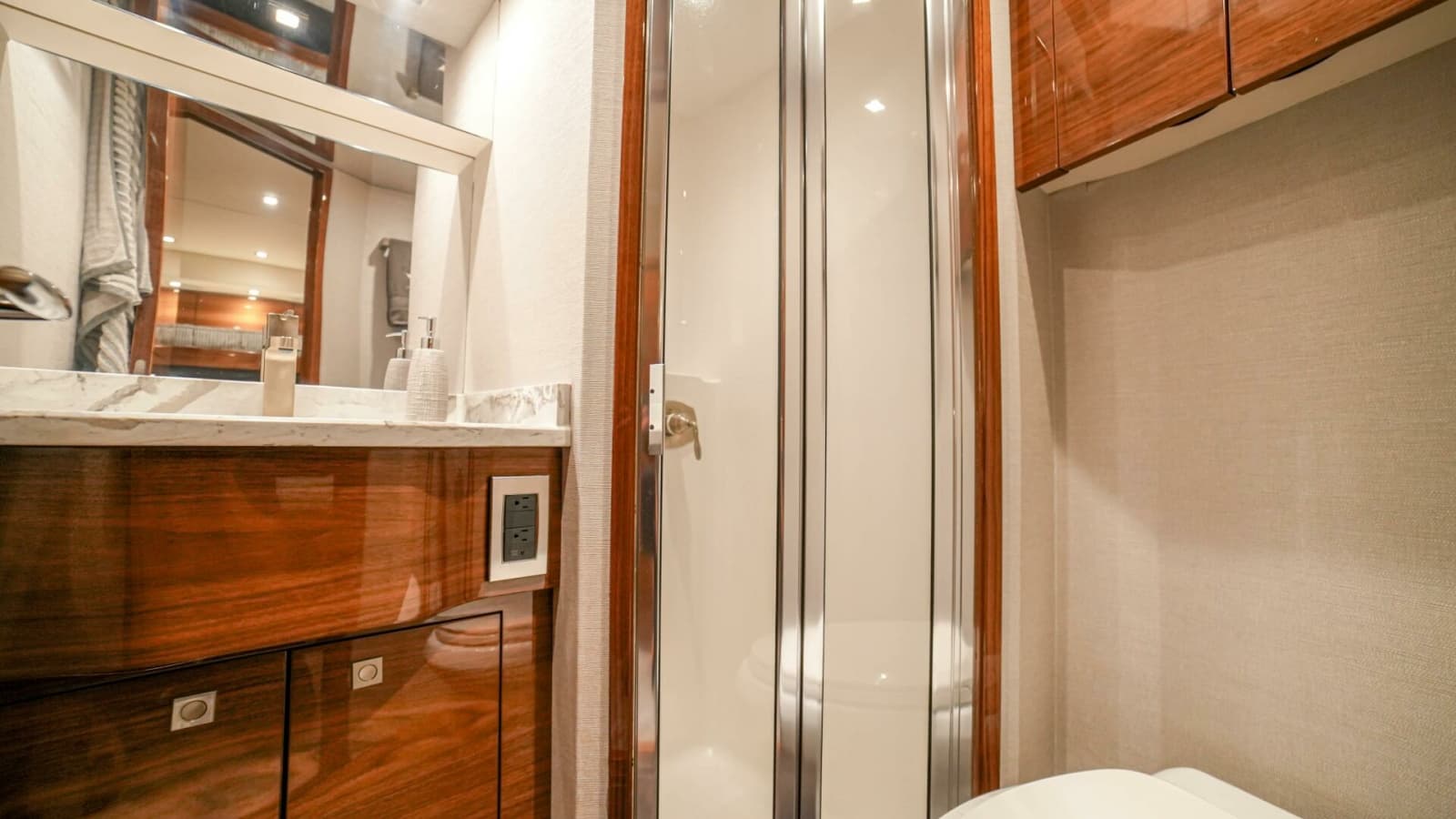 2023 Viking 72 Convertible - Photo 92
