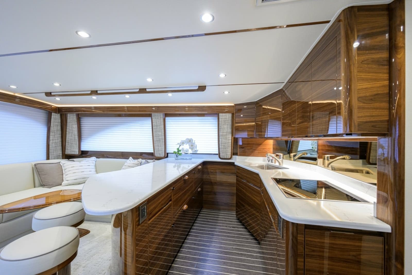 2024 Viking 54 Convertible - Photo 10
