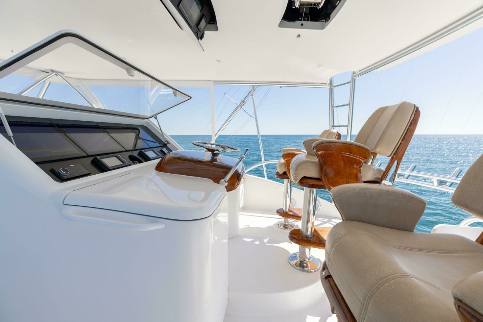 2013 Viking 76 Convertible - Photo 55