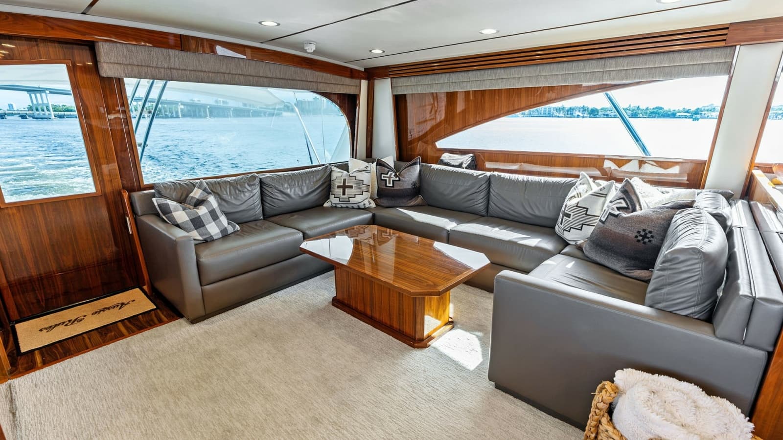 2017 Viking 80 Convertible - Photo 8