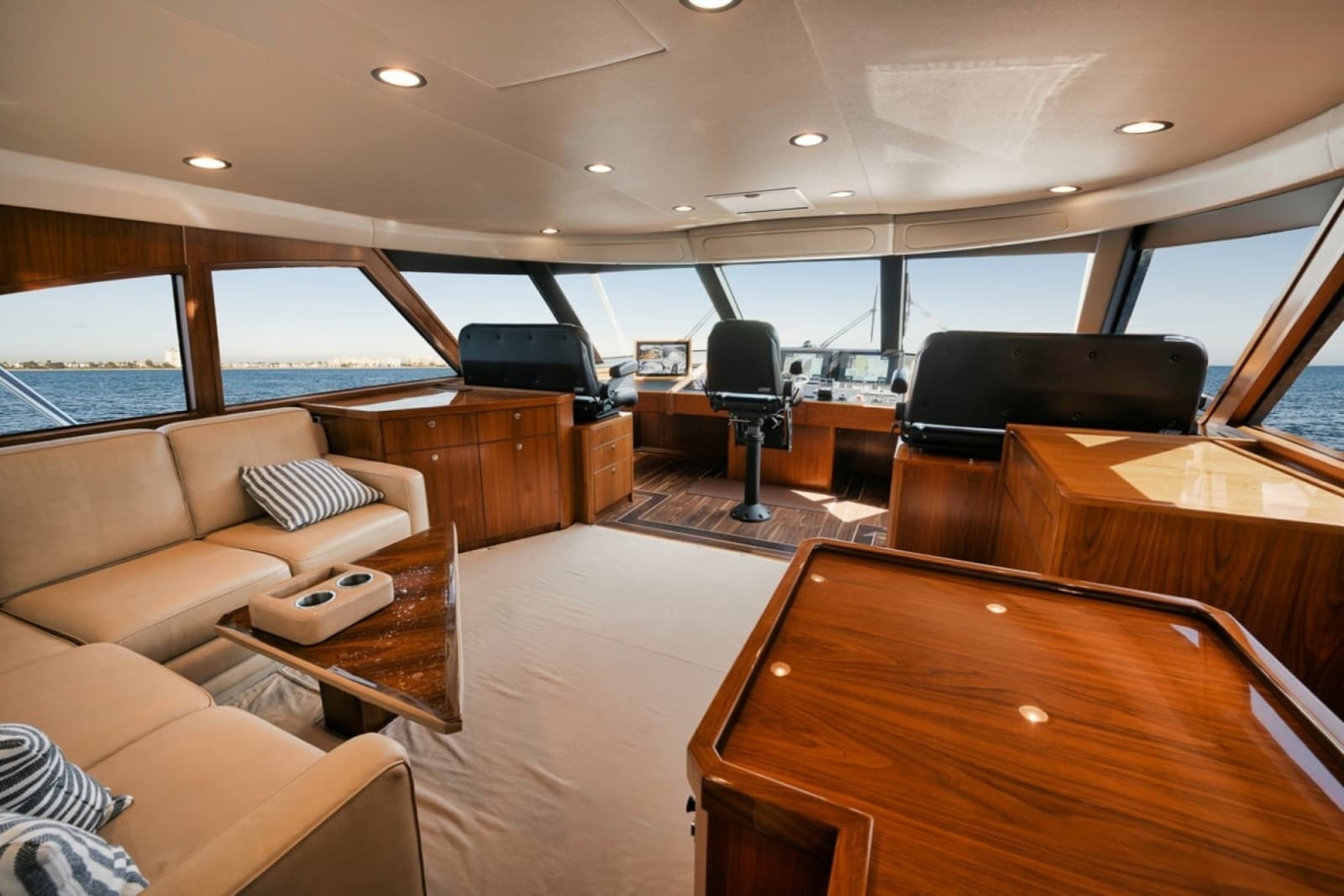2016 Viking 92 Enclosed Bridge - Photo 7