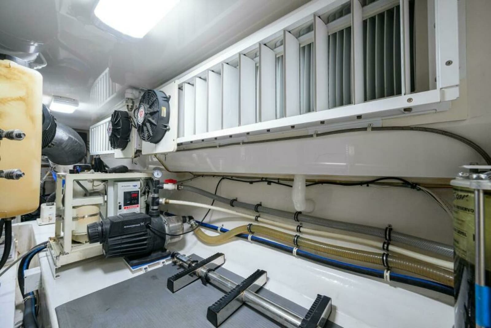 2008 Viking 60 Convertible - Photo 57