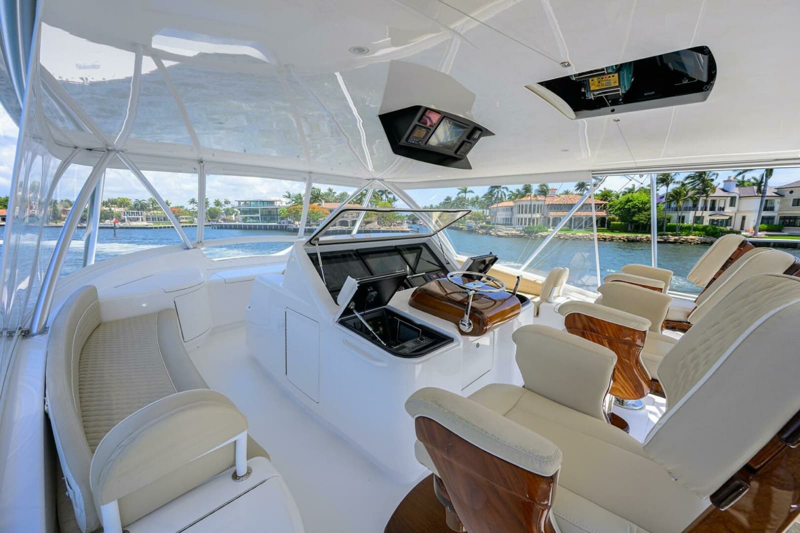 2021 Viking 72 Convertible - Photo 27