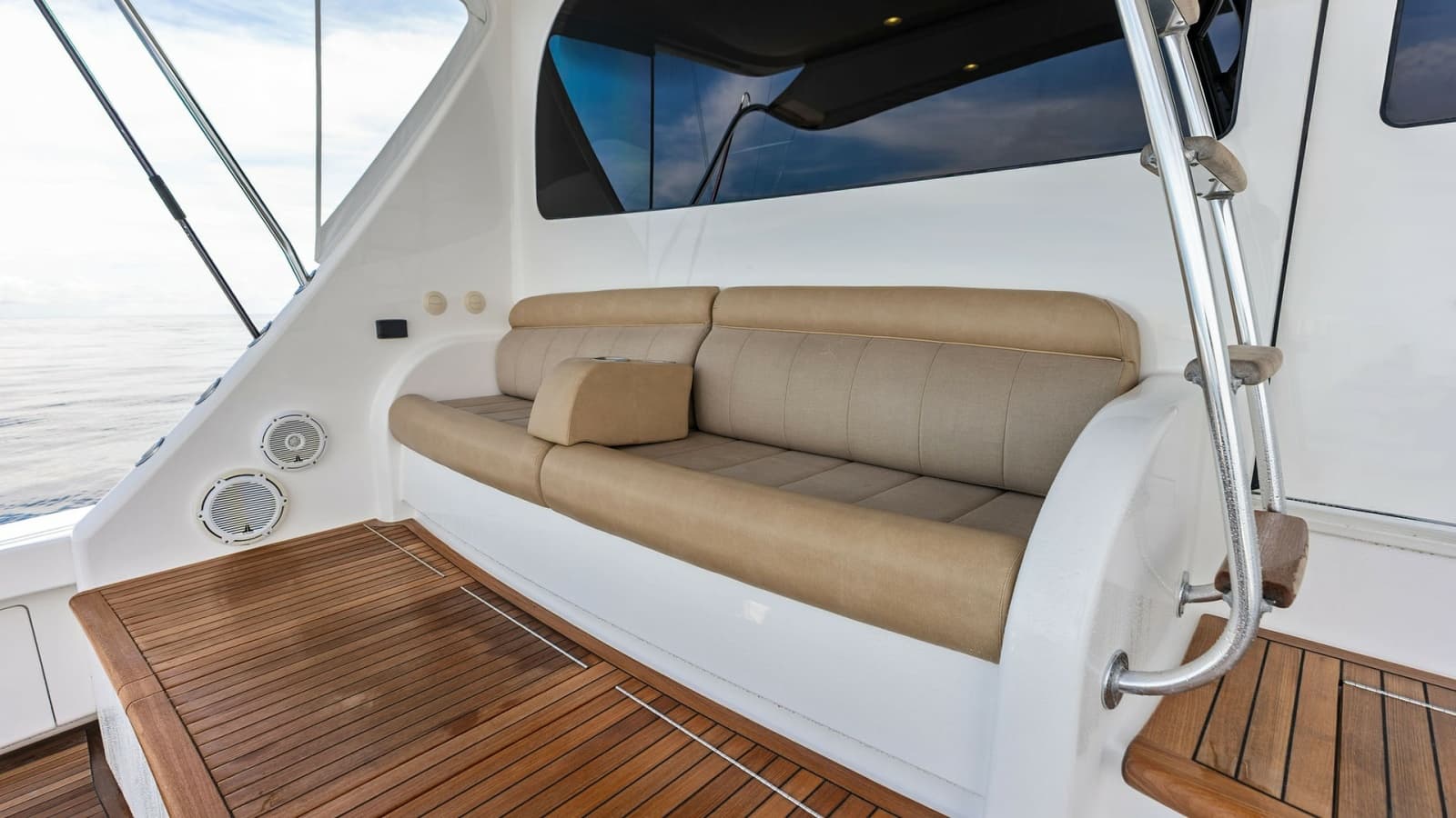 2017 Viking 80 Convertible - Photo 60
