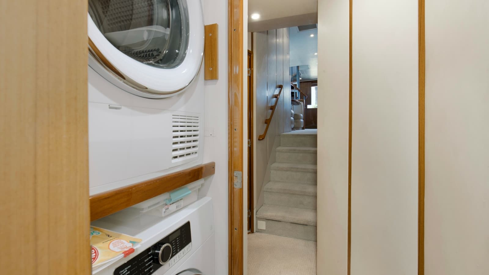 2007 Viking 64 Enclosed Bridge - Photo 16