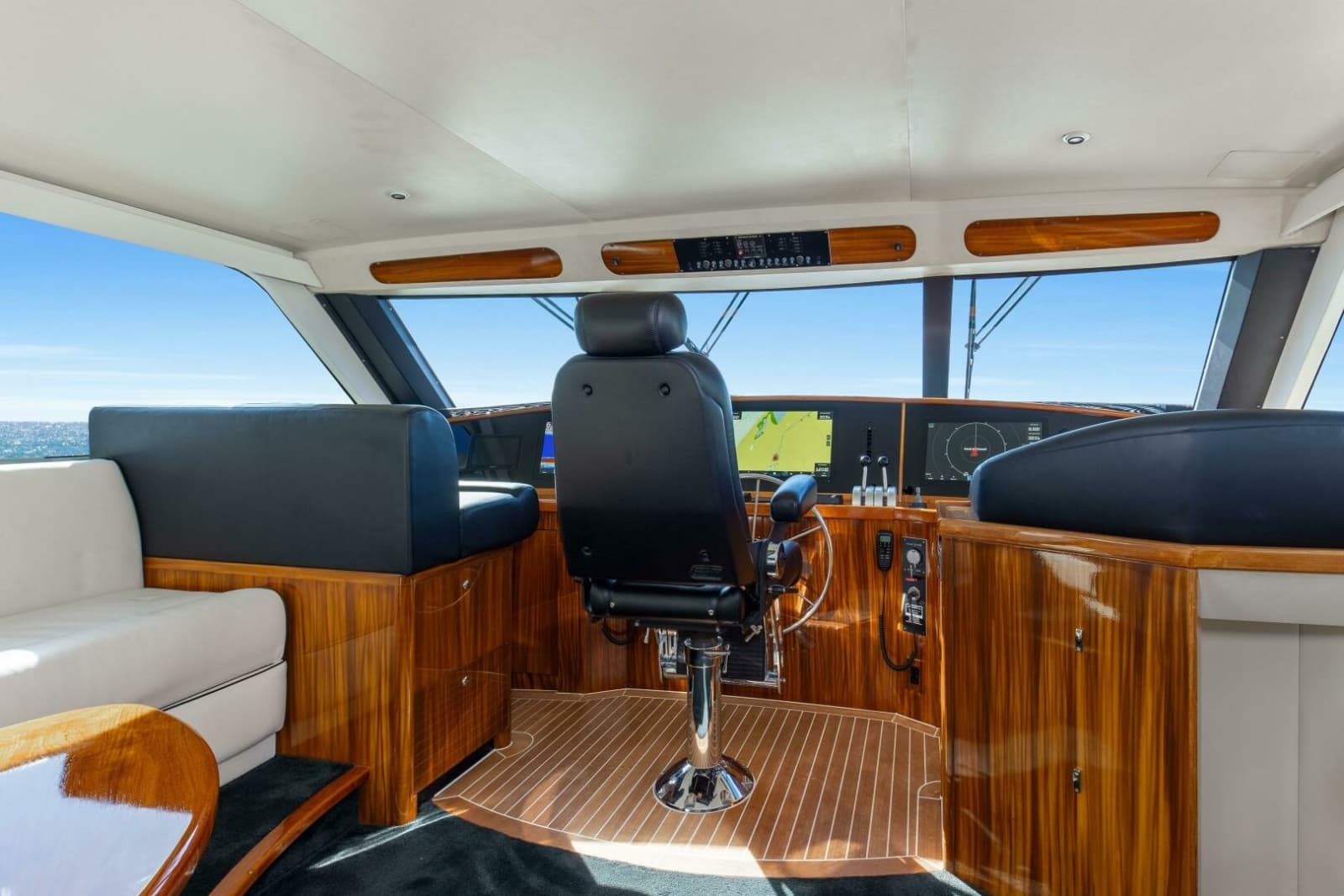 2001 Viking 65 Enclosed Bridge - Photo 5