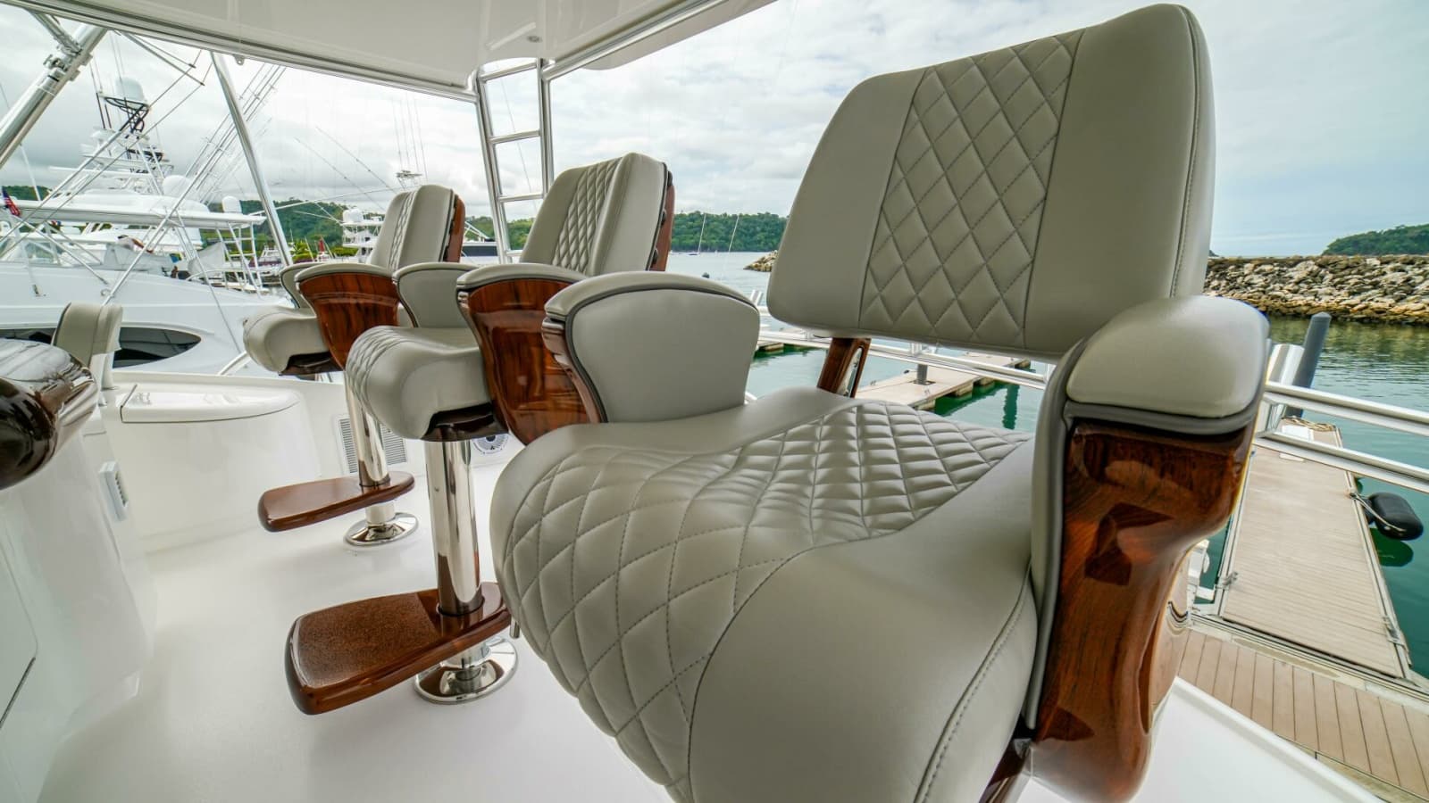 2023 Viking 72 Convertible - Photo 23
