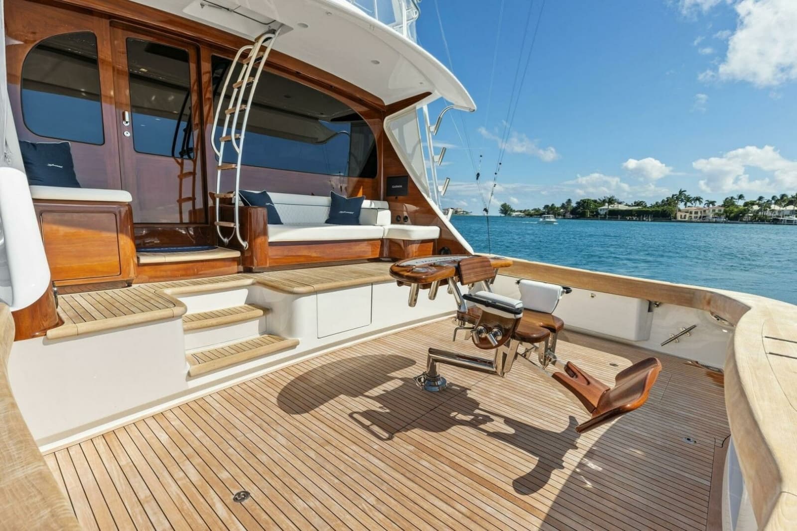 2026 Viking 82 Convertible - Photo 3