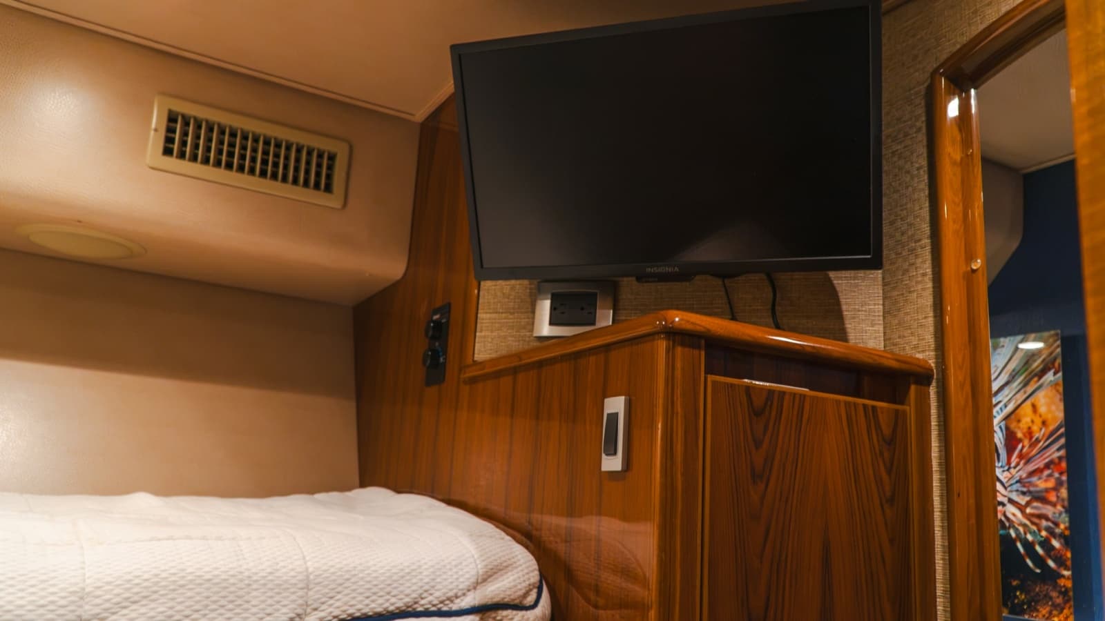2014 Viking 66 Convertible - Photo 22