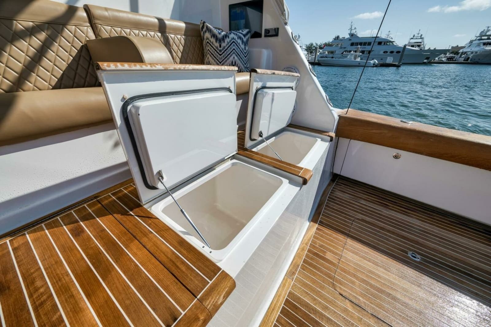 2011 Viking 76 Enclosed Bridge - Photo 85