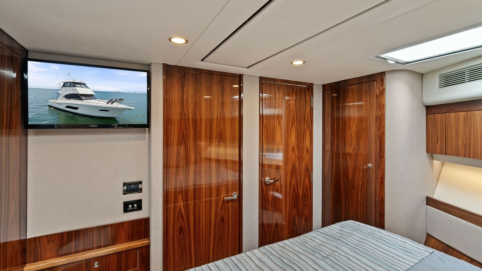 2021 Riviera 57 Enclosed Bridge - Photo 69
