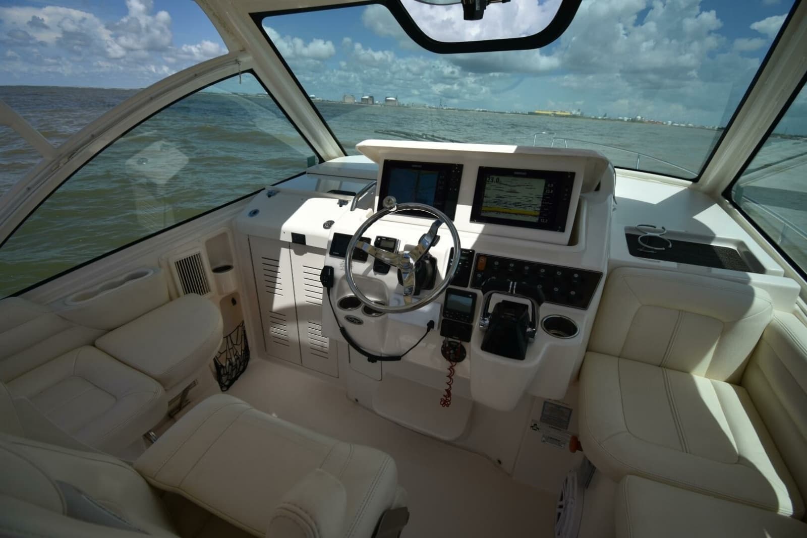 2016 Grady-White 330 Express - Photo 6
