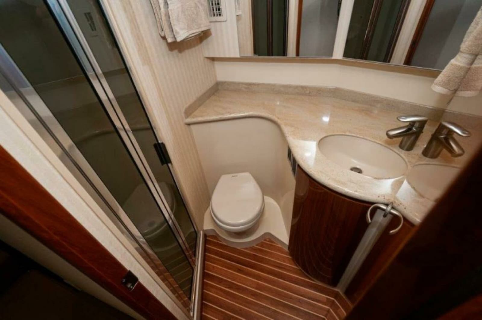 2012 Viking 42 Convertible - Photo 20