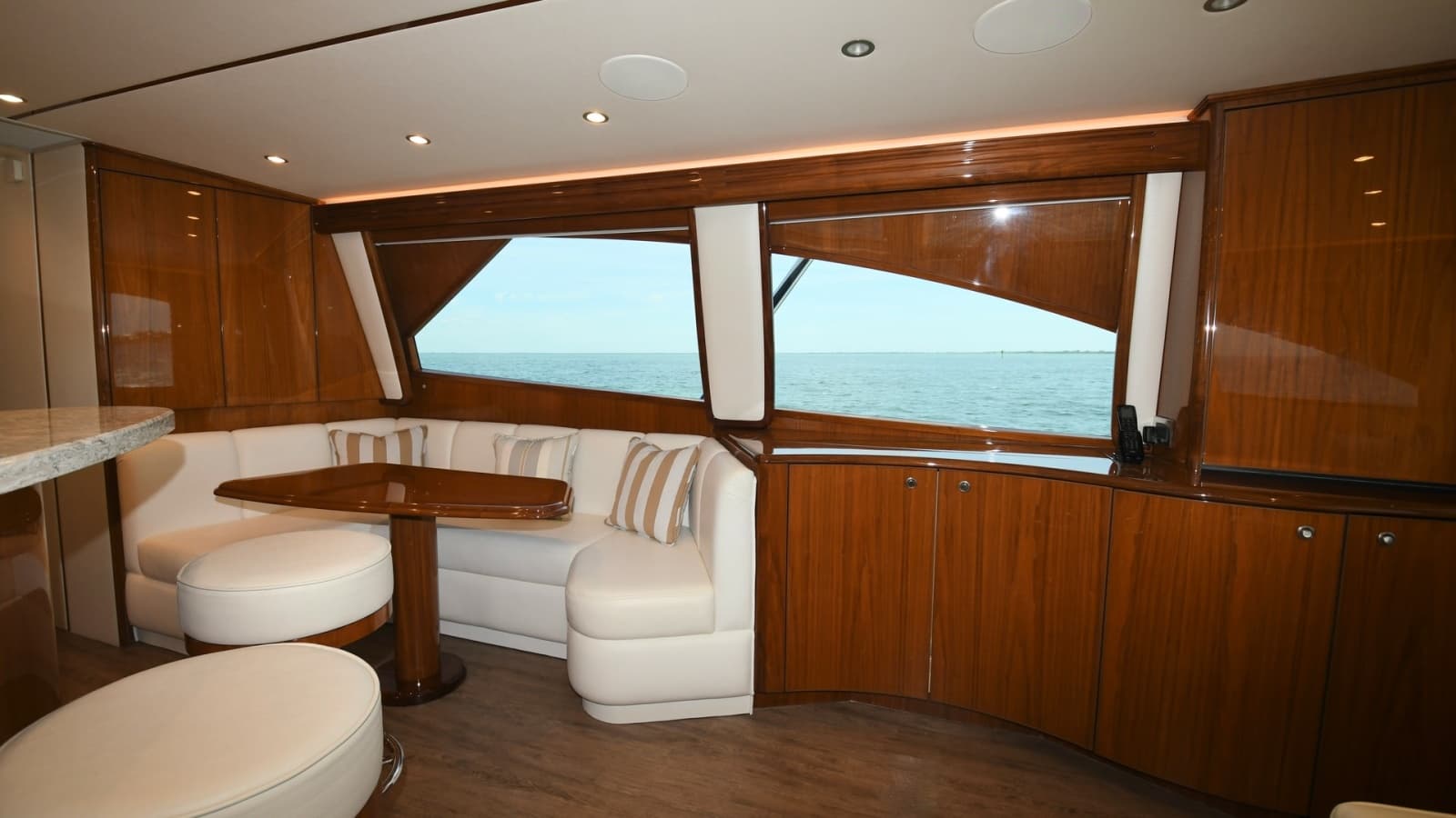 2019 Viking 58 Convertible - Photo 14