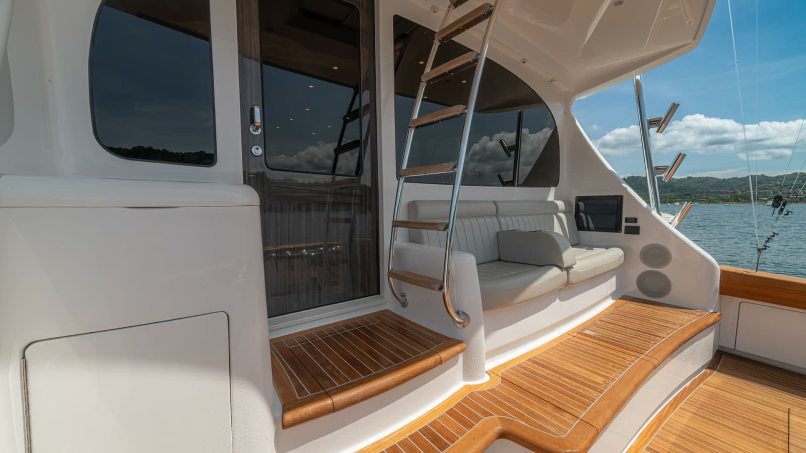 2024 Viking 64 Convertible - Photo 39