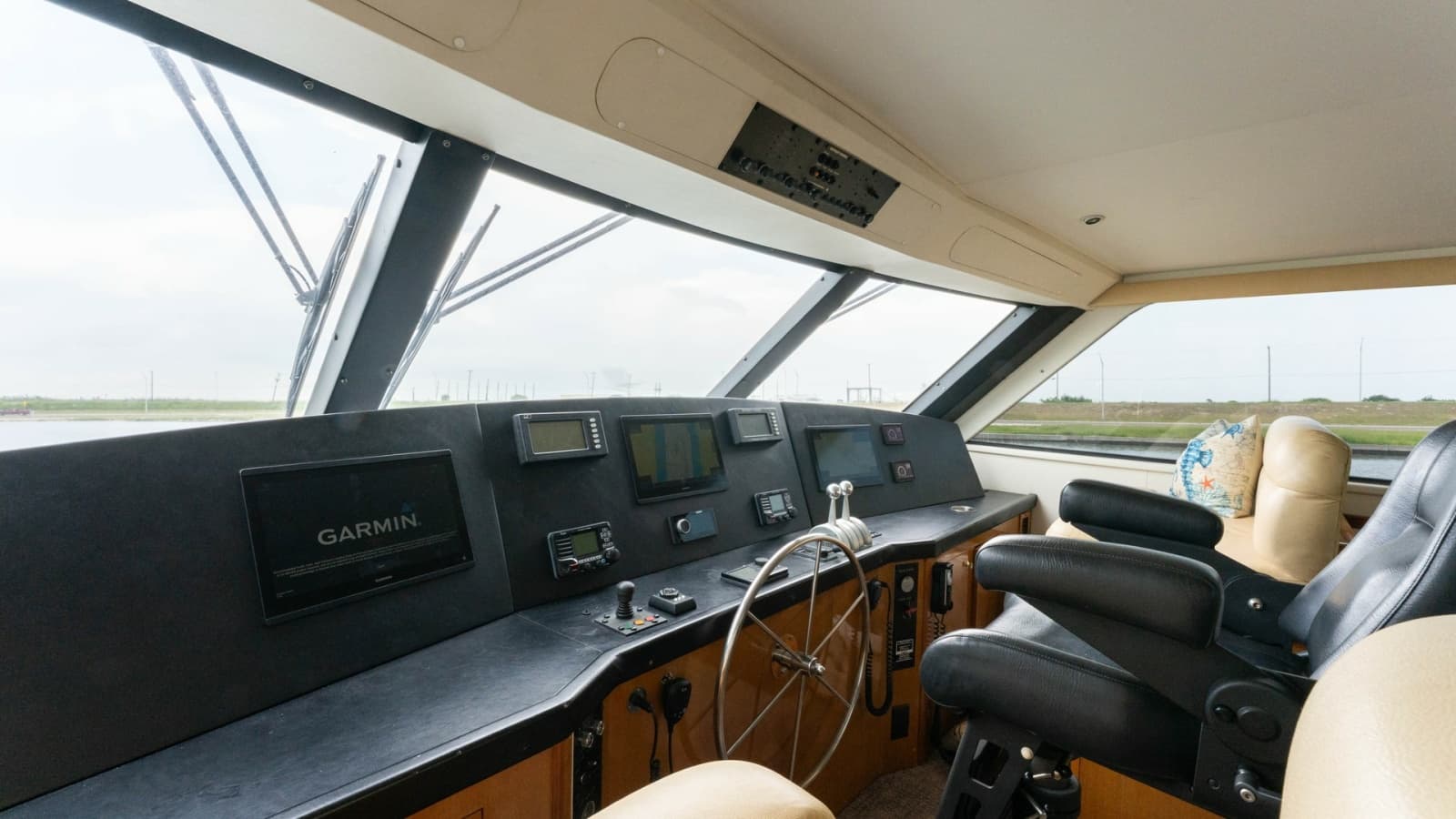 2001 Viking 65 Enclosed Bridge - Photo 29