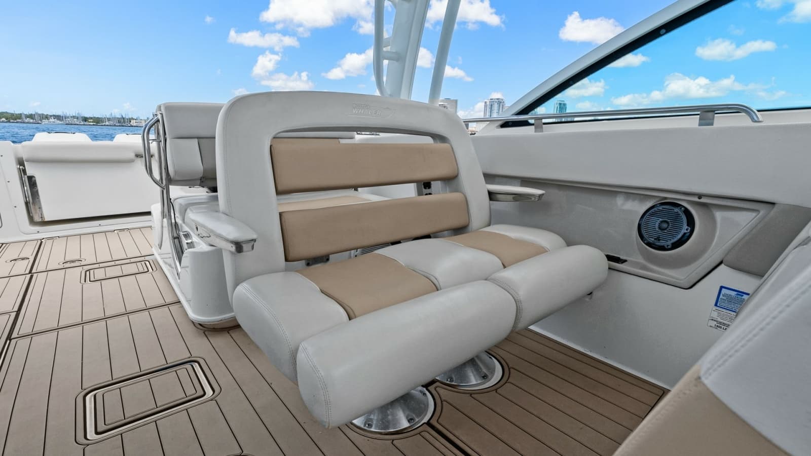 2019 Boston Whaler 320 Vantage - Photo 17