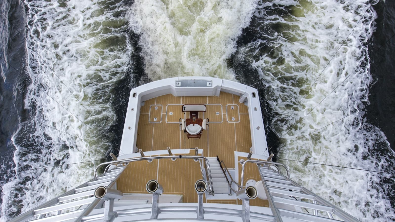 1999 Hatteras 60 Enclosed Bridge Convertible - Photo 33