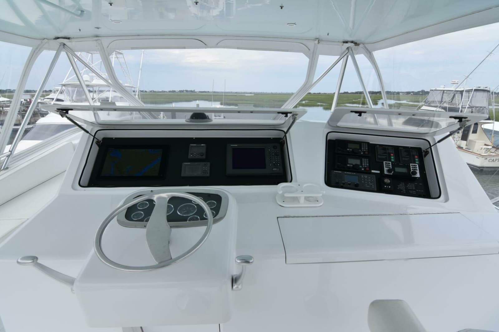 1999 Viking 58 Convertible - Photo 32