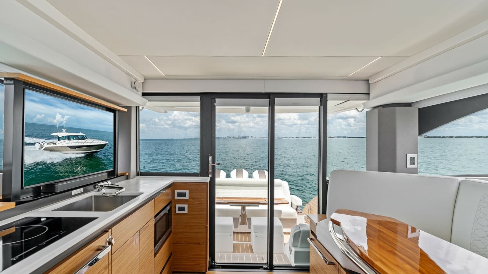 2025 Tiara Yachts 48LE - Photo 53