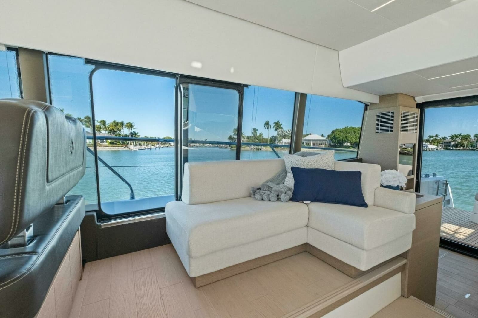 2022 Prestige 520 Flybridge - Photo 23