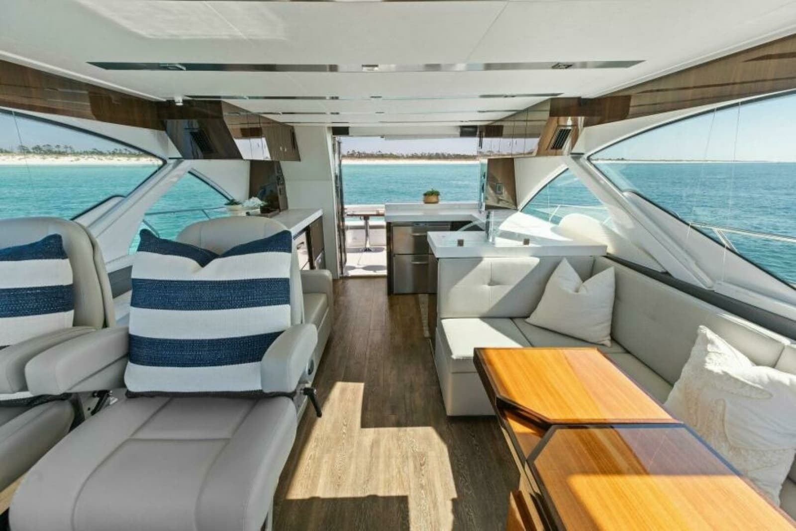 2023 Cruisers Yachts 60 Cantius Fly - Photo 9