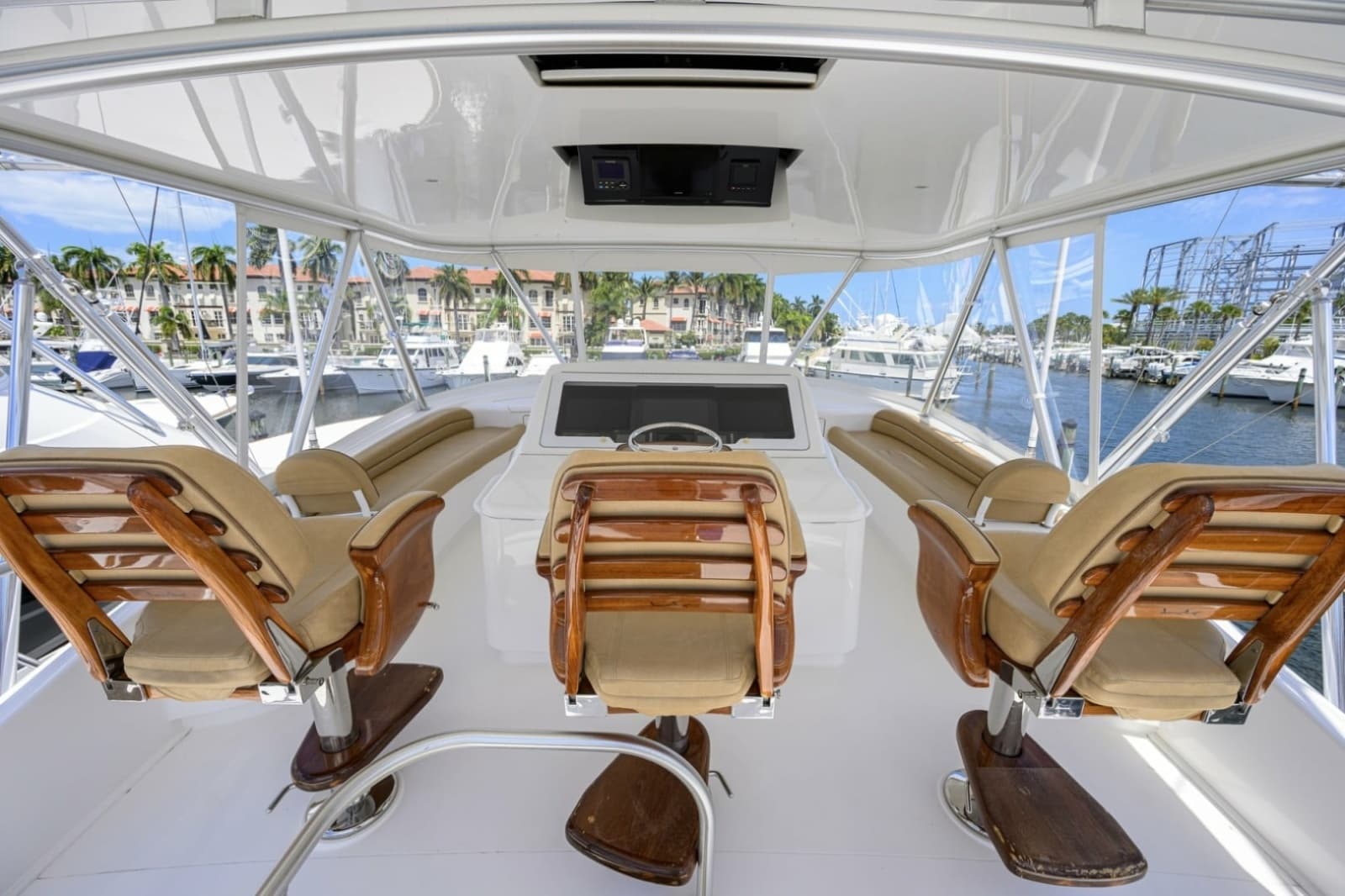 2014 Viking 70 Convertible - Photo 24