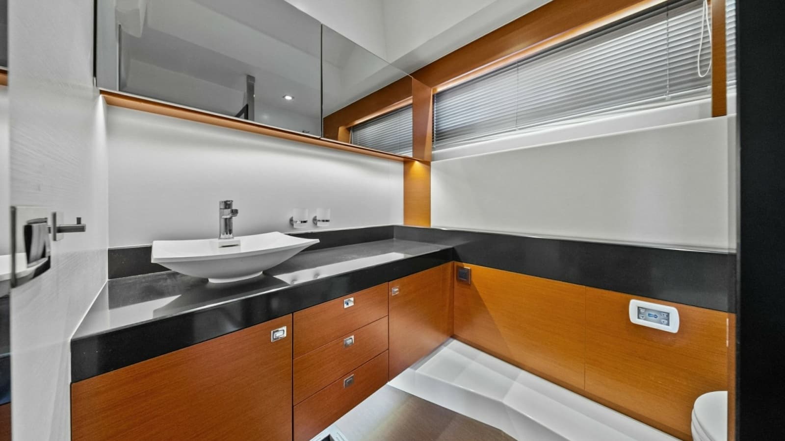 2015 Prestige 550 - Photo 43