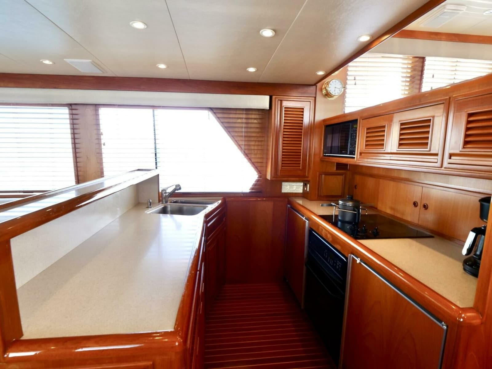 2000 Offshore Yachts 62 Pilothouse - Photo 4