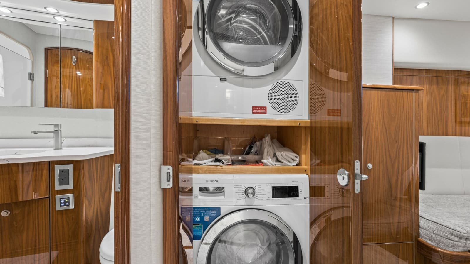 2022 Viking 58 Convertible - Photo 17