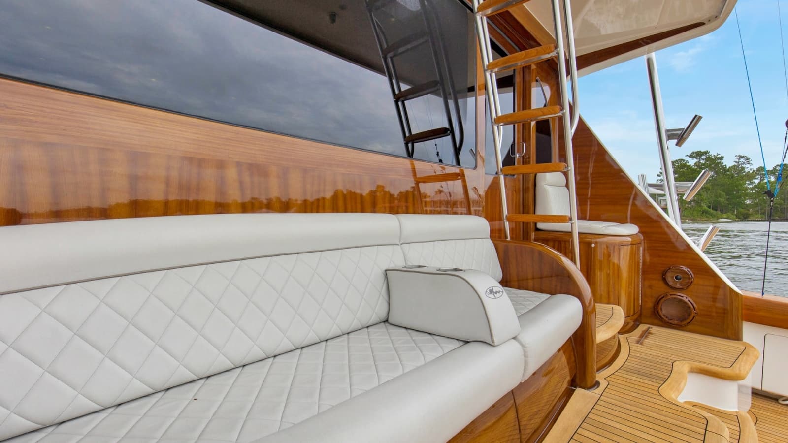 2020 Viking 68 Convertible - Photo 46