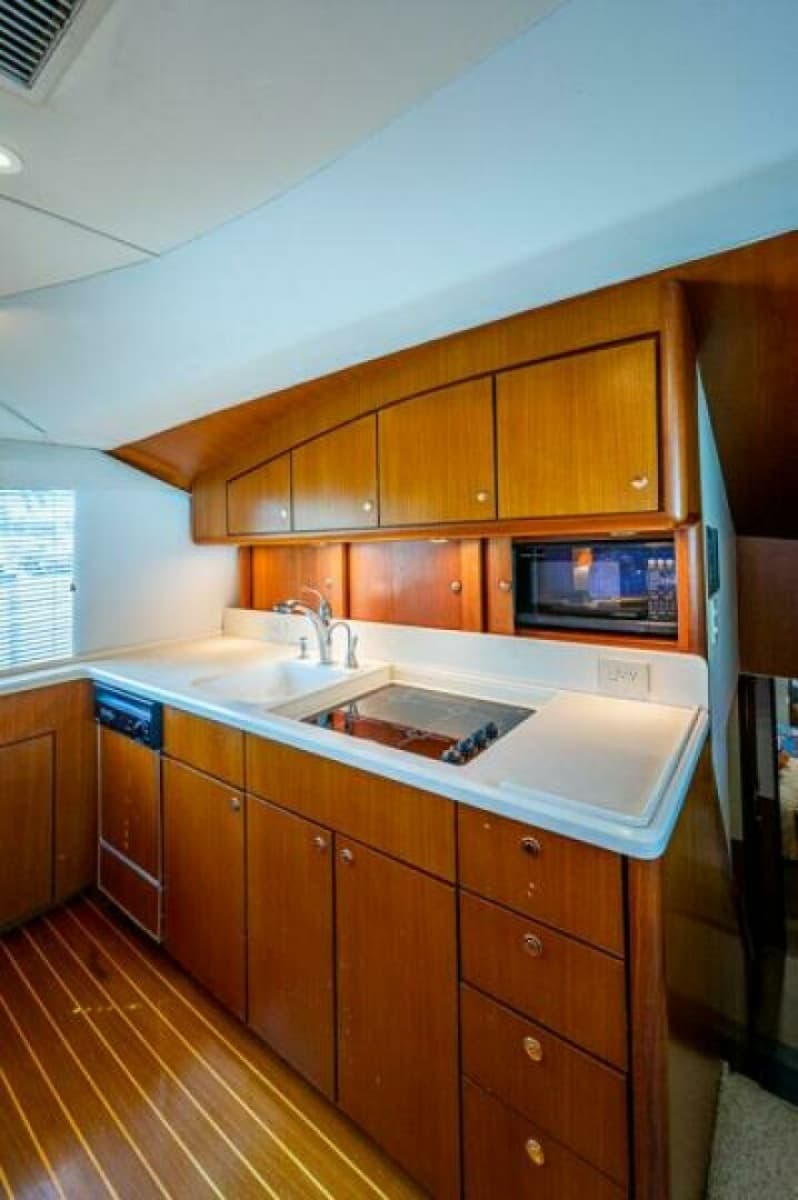 1999 Ocean Yachts 60 Convertible - Photo 34