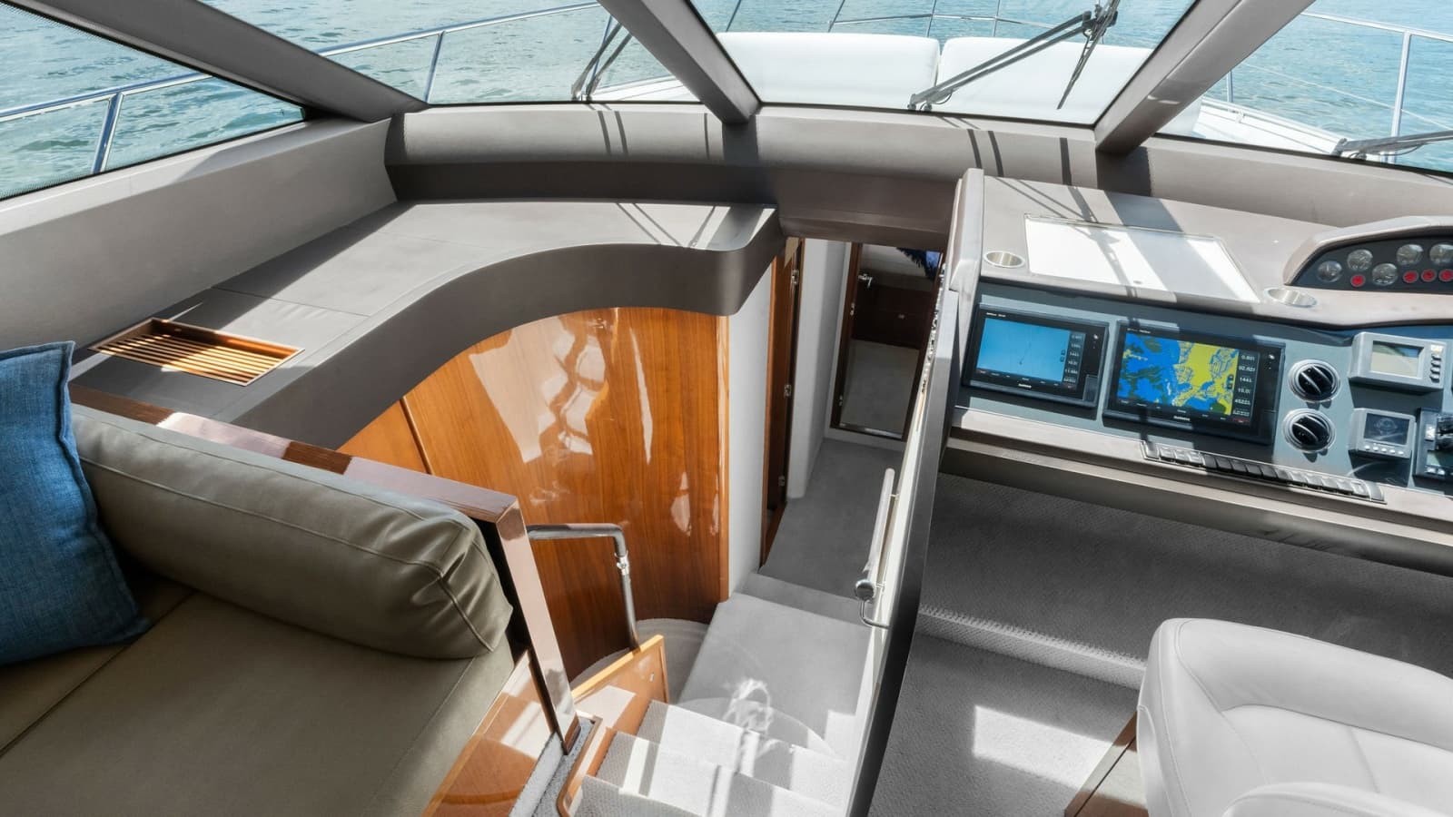 2016 Princess 64 Flybridge - Photo 27