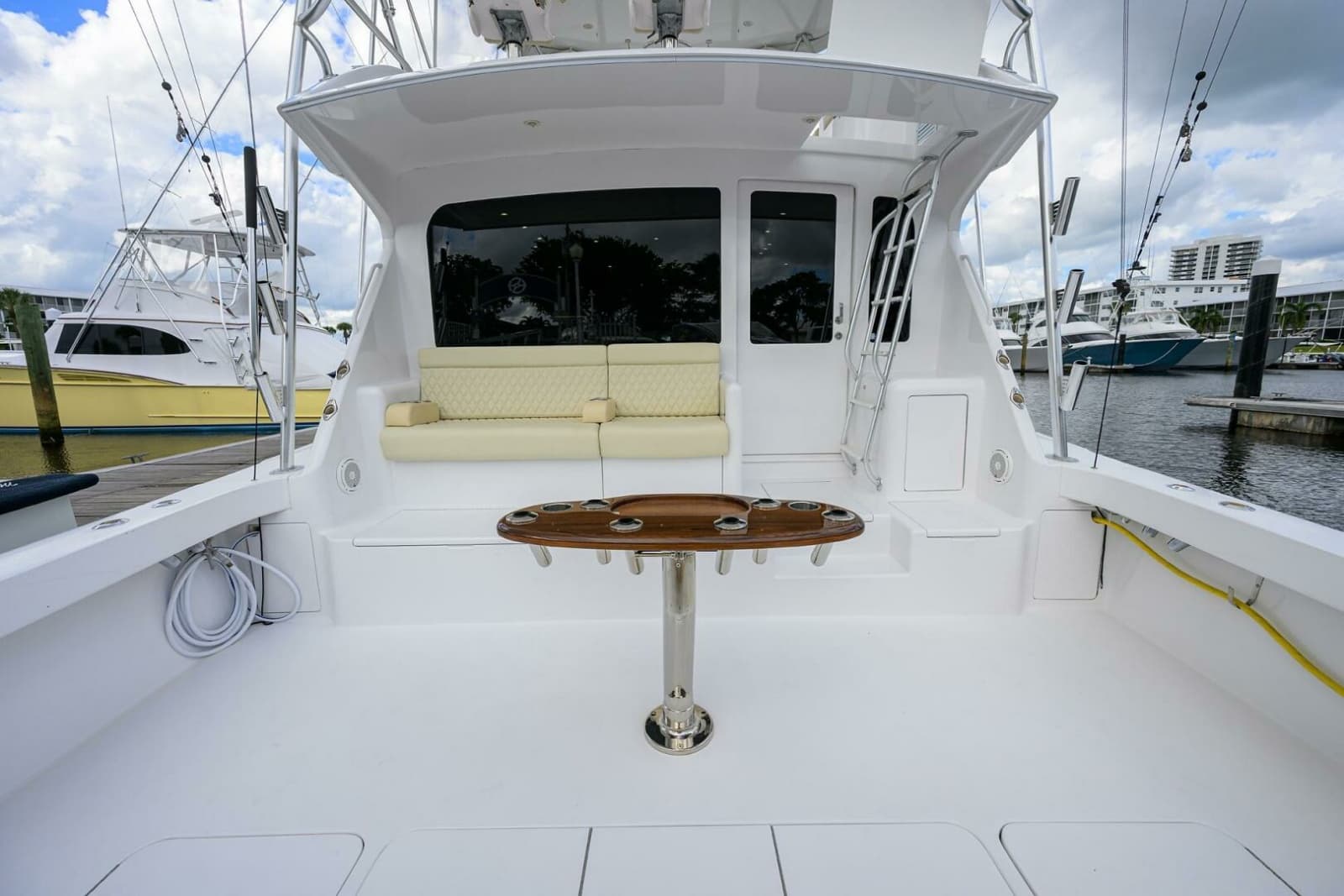 2004 Viking 56 Convertible - Photo 30