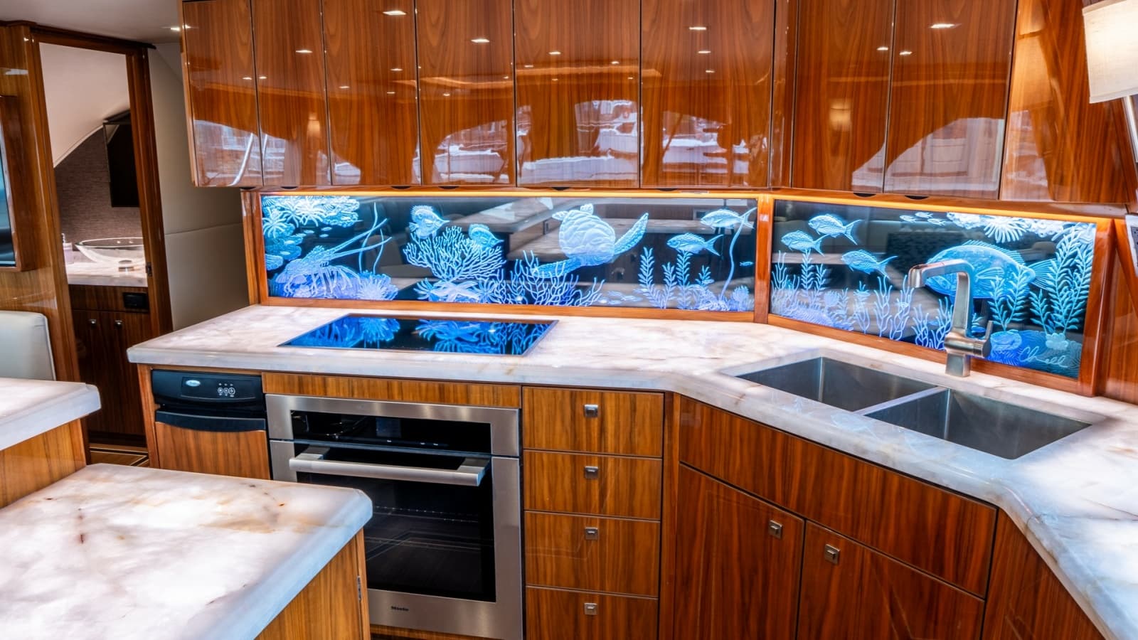 2020 Viking 92 Skybridge - Photo 11
