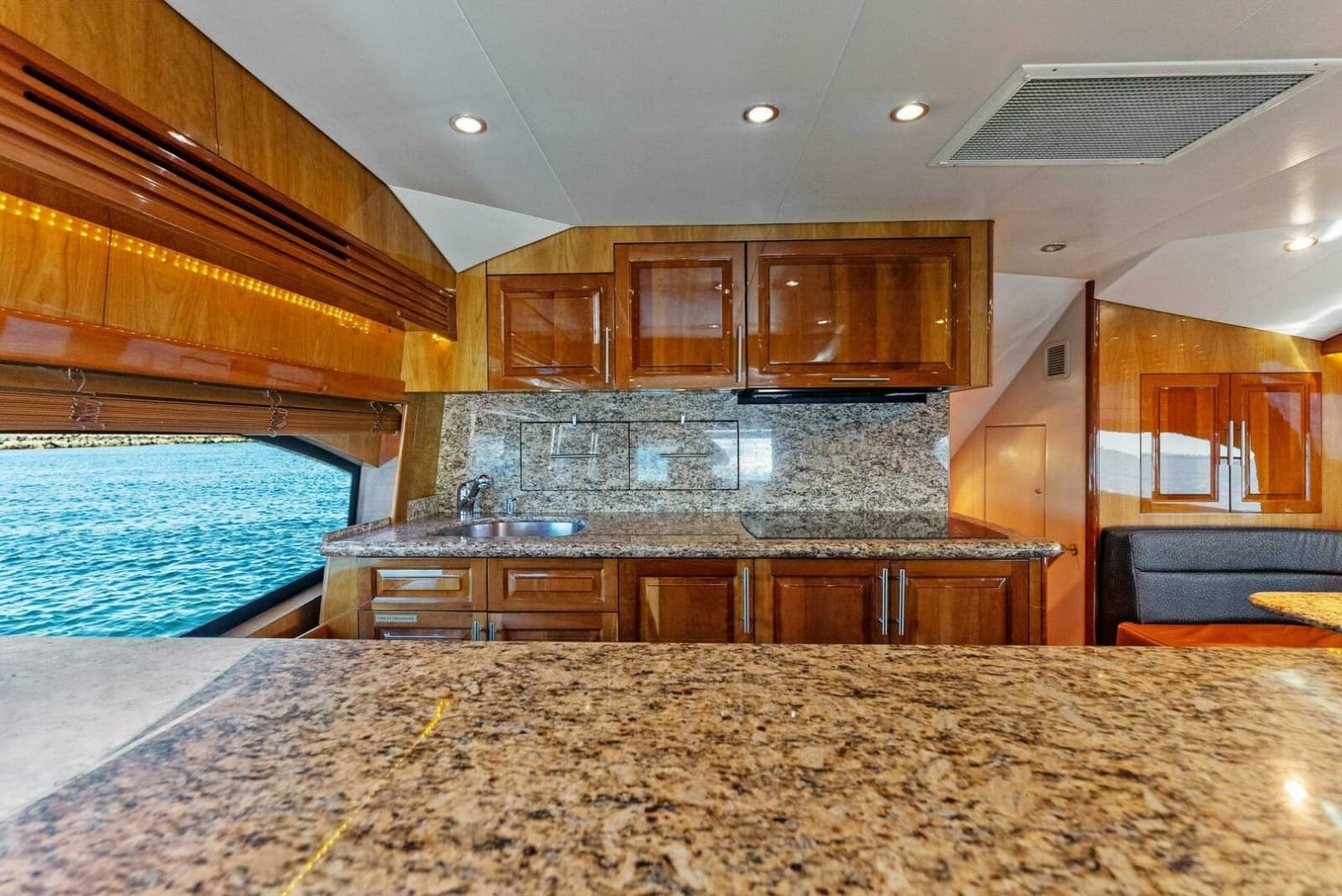 2007 Hatteras 64 Convertible - Photo 17