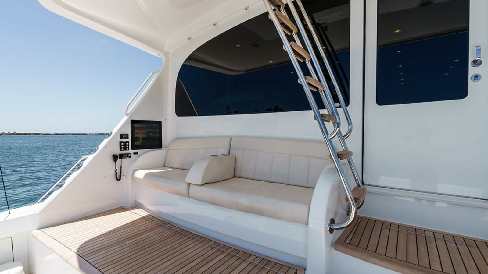 2019 Viking 80 Skybridge - Photo 71
