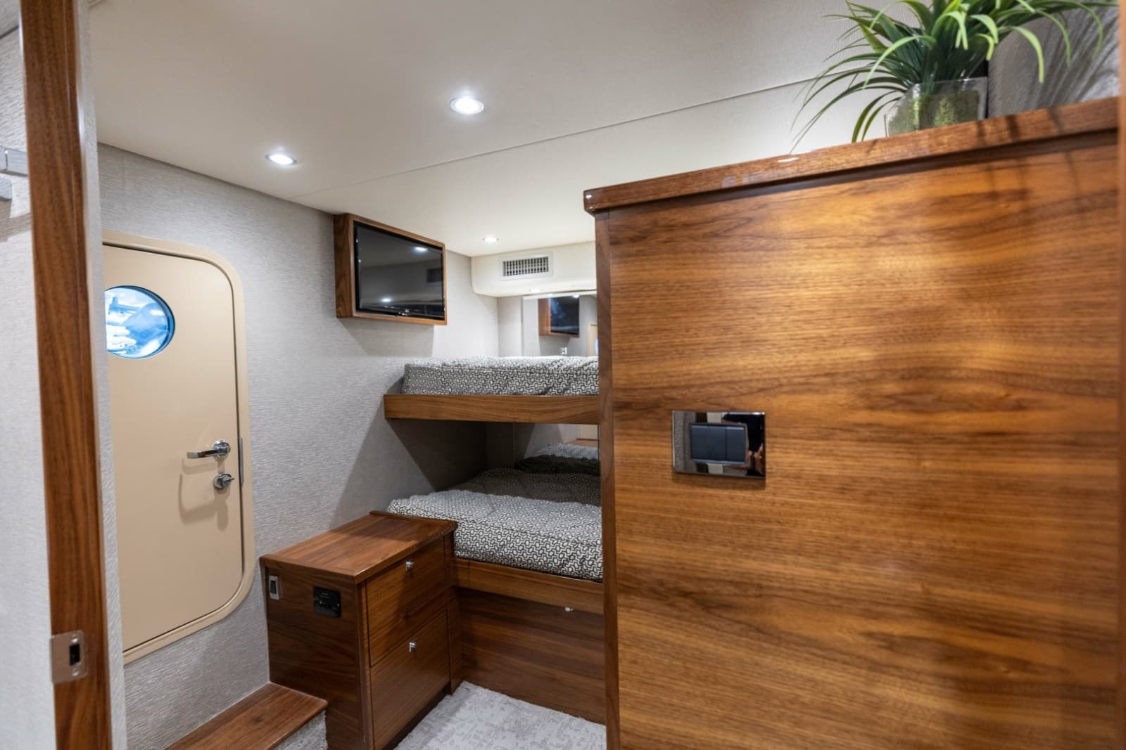 2023 Viking 72 Convertible - Photo 58